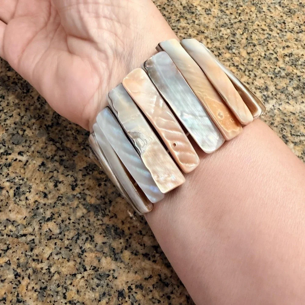 VTG White Mother Of Pearl Shell Wide Cuff Bracelet Womens Stretch Beach Boho
